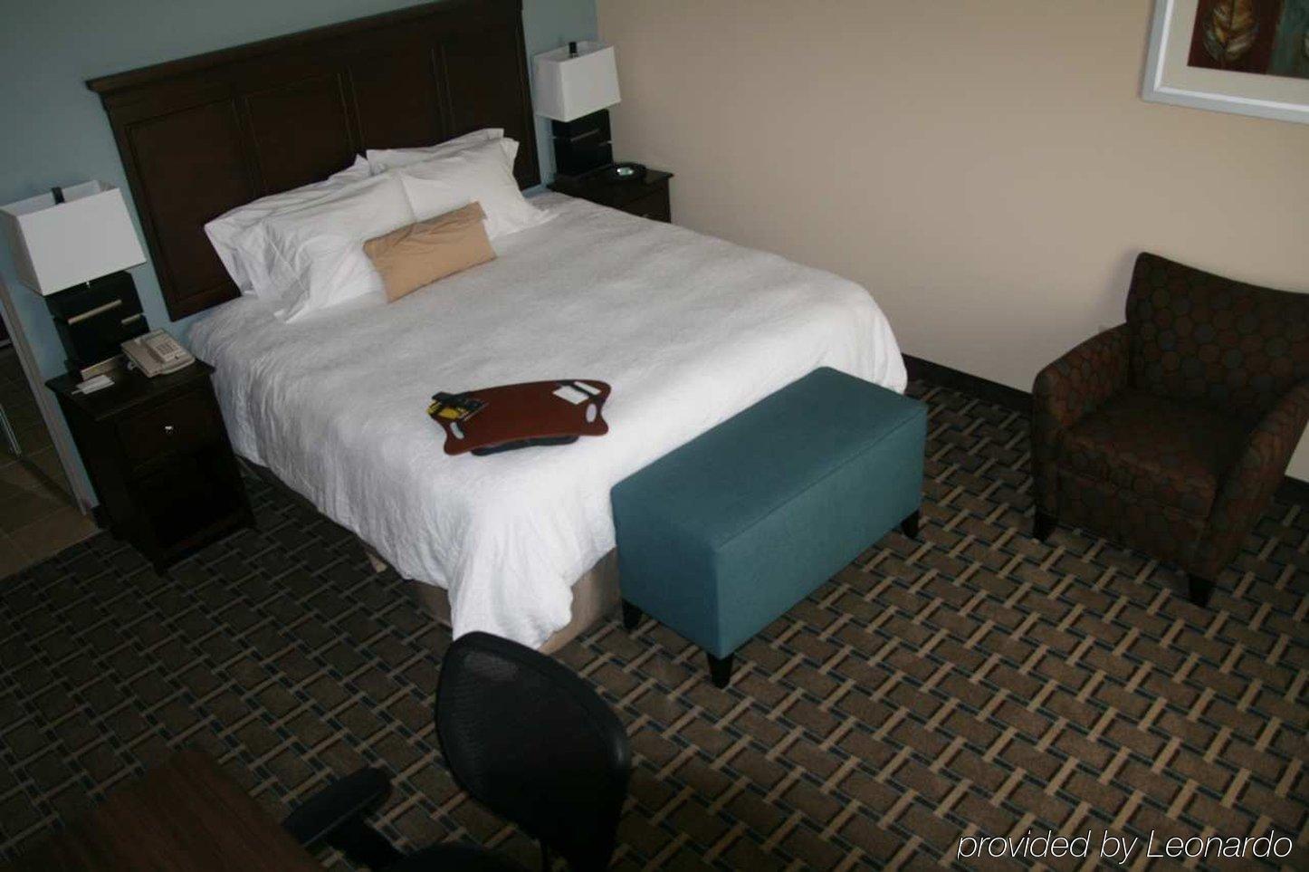 新伊比利亚汉普顿酒店及套房 客房 照片